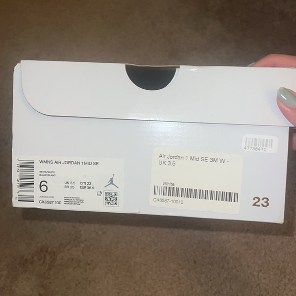 Wmns Air Jordan 1 Mid SE ‘Iridescent Trim’ - Picture 4 of 8